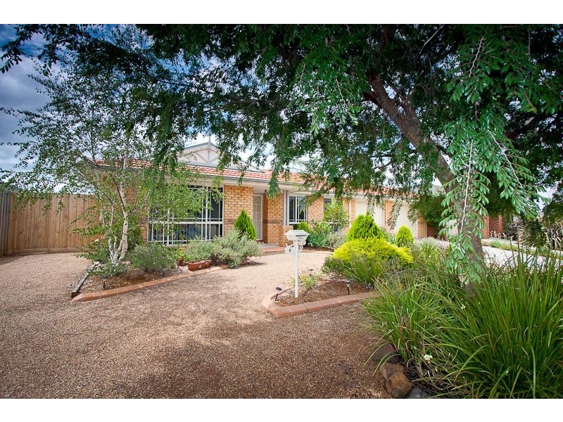 4 Massie Circuit, Sunbury VIC 3429
