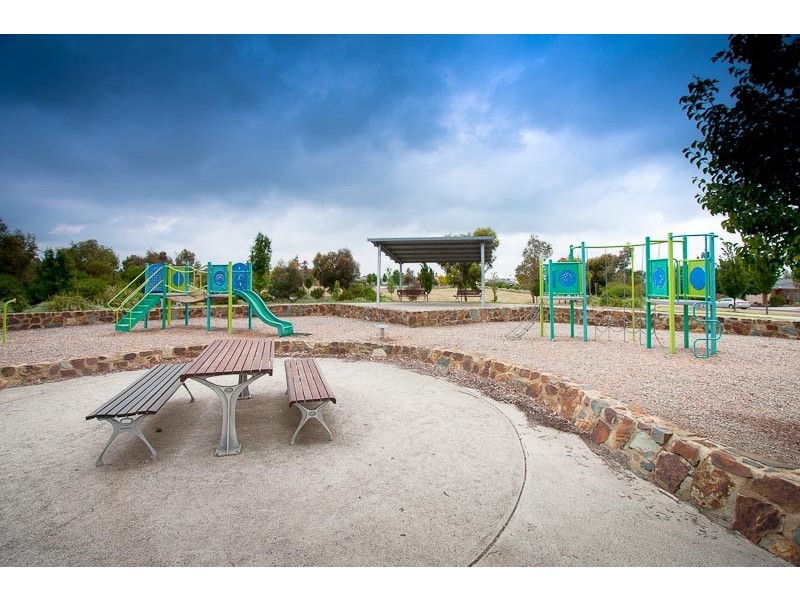 4 Massie Circuit, Sunbury VIC 3429