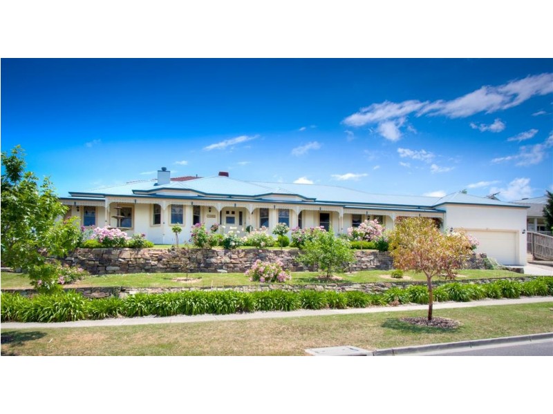 27 Canterbury Avenue, Sunbury VIC 3429