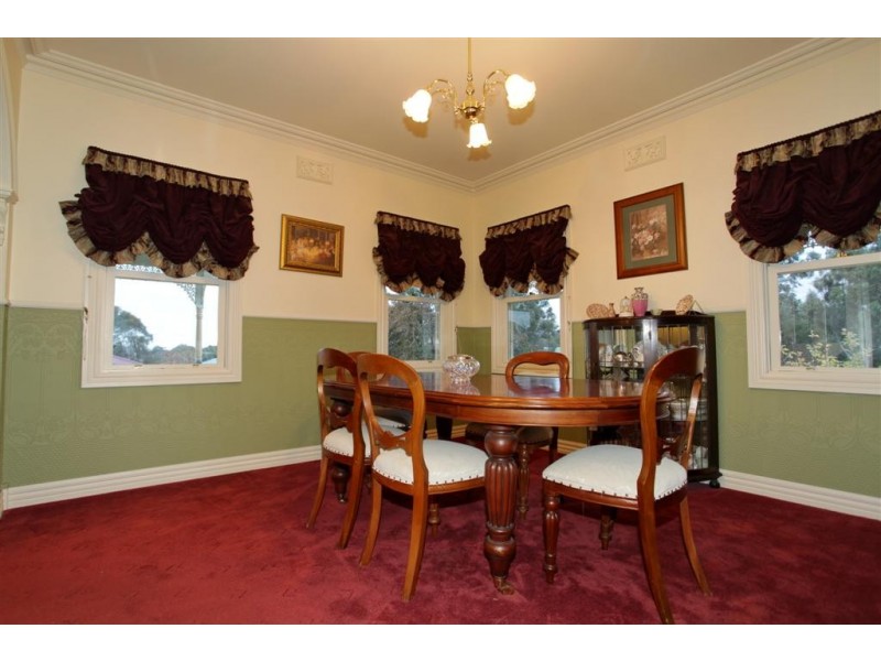 27 Canterbury Avenue, Sunbury VIC 3429
