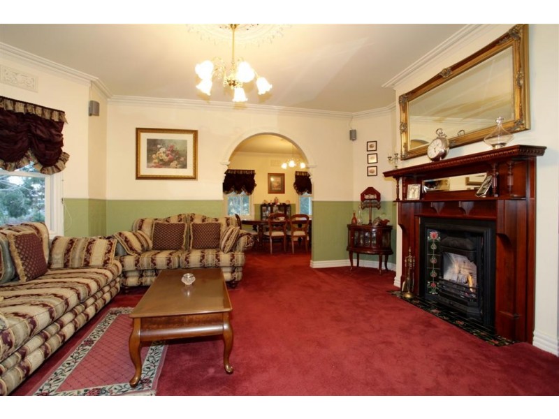 27 Canterbury Avenue, Sunbury VIC 3429