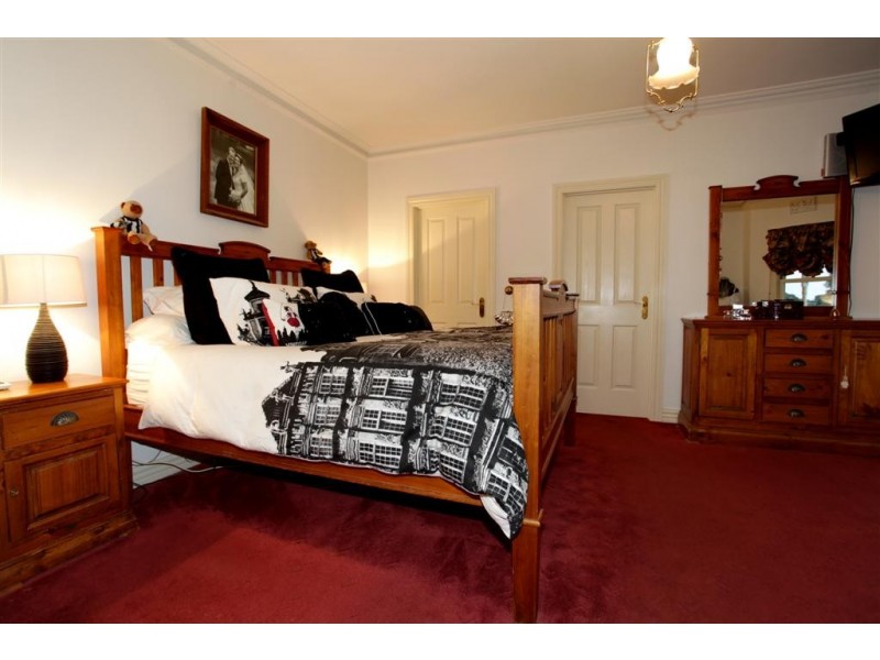 27 Canterbury Avenue, Sunbury VIC 3429