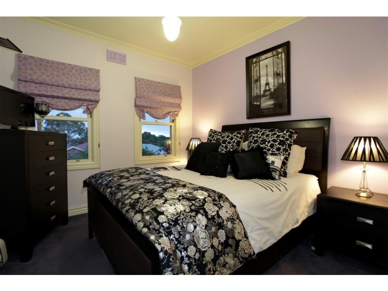 27 Canterbury Avenue, Sunbury VIC 3429