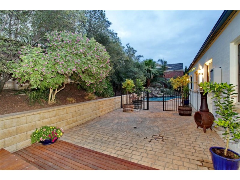 27 Canterbury Avenue, Sunbury VIC 3429