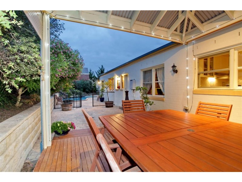 27 Canterbury Avenue, Sunbury VIC 3429