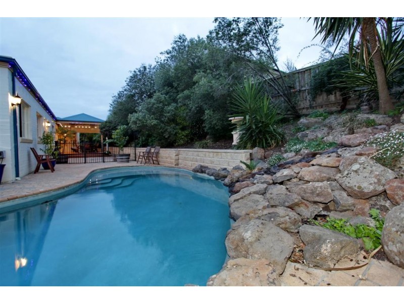 27 Canterbury Avenue, Sunbury VIC 3429