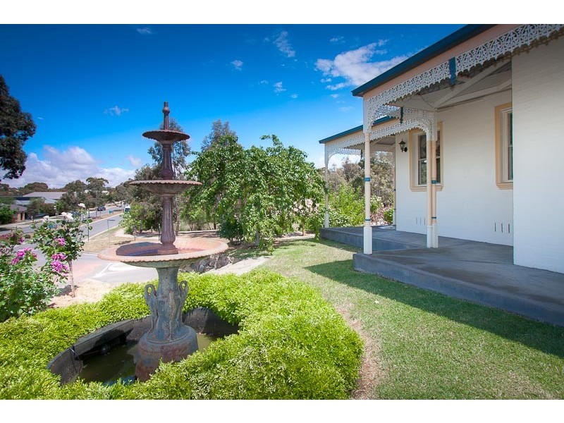 27 Canterbury Avenue, Sunbury VIC 3429