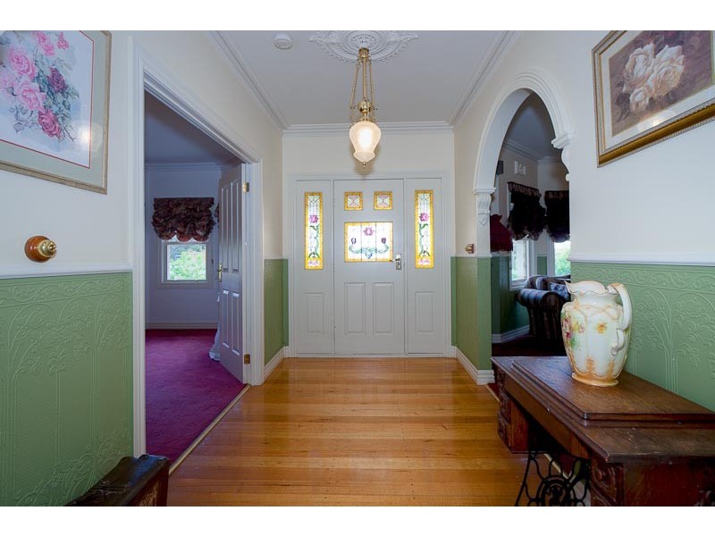 27 Canterbury Avenue, Sunbury VIC 3429