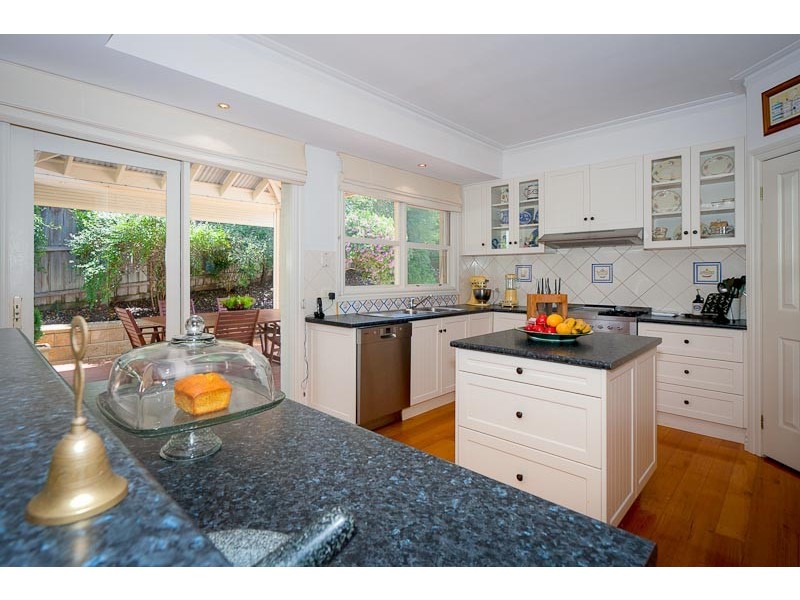 27 Canterbury Avenue, Sunbury VIC 3429