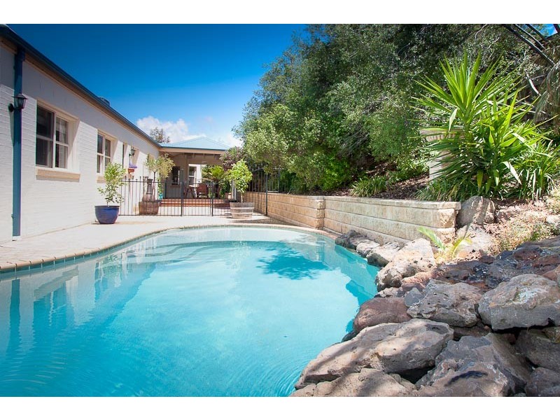 27 Canterbury Avenue, Sunbury VIC 3429