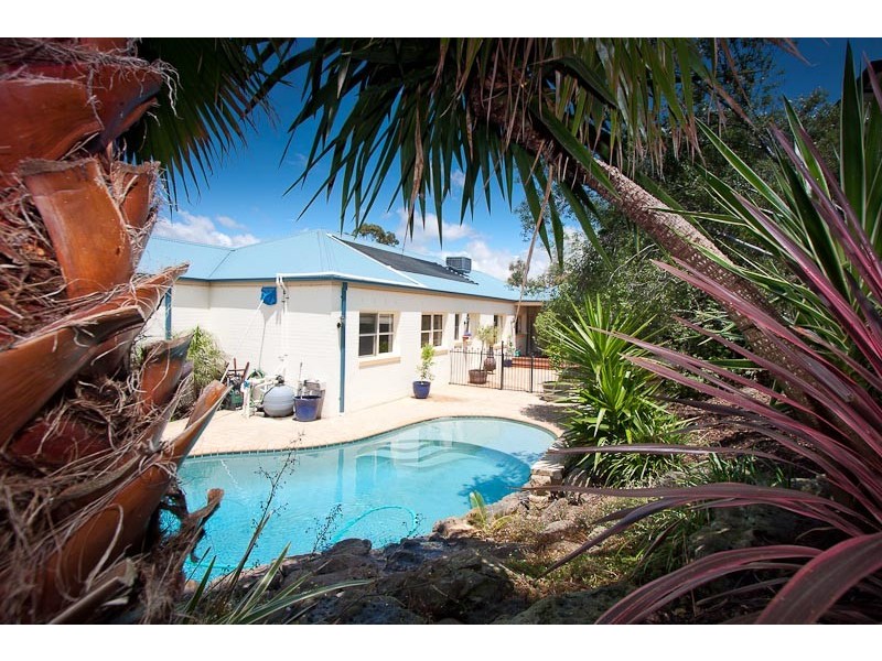 27 Canterbury Avenue, Sunbury VIC 3429