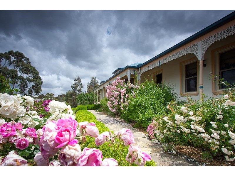 27 Canterbury Avenue, Sunbury VIC 3429