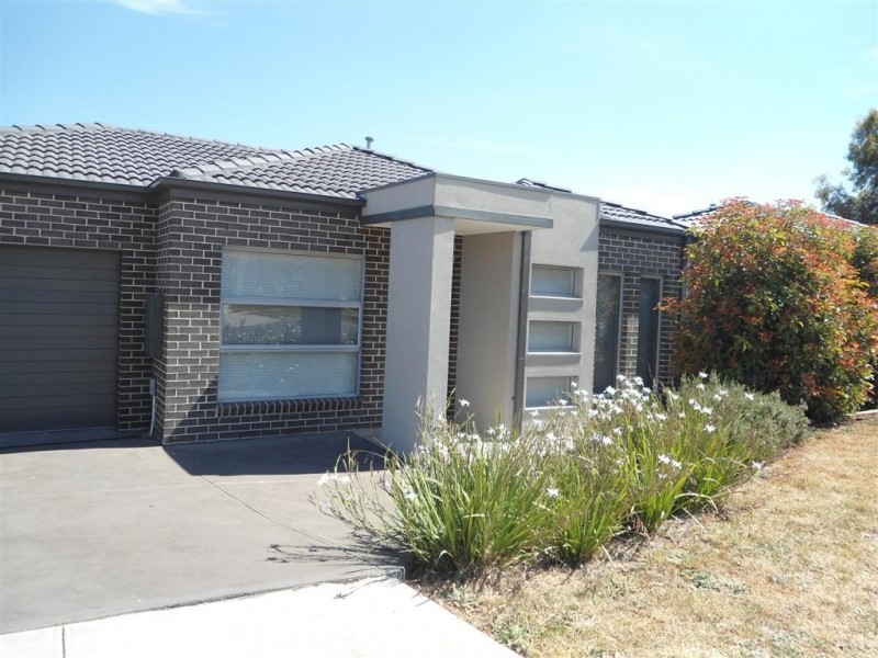 2/1 AGAR PLACE, Sunbury VIC 3429