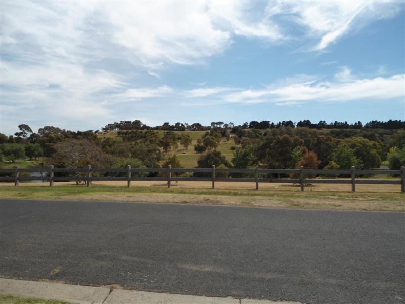 8A EADIE STREET, Sunbury VIC 3429