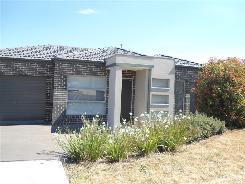 2/1 AGAR PLACE, Sunbury VIC 3429