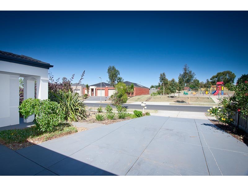 6 Caitlyn Street, Sunbury VIC 3429