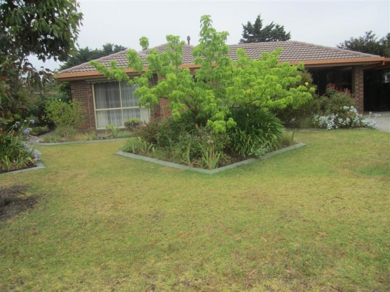 7 CARNOUSTIE DRIVE, Sunbury VIC 3429