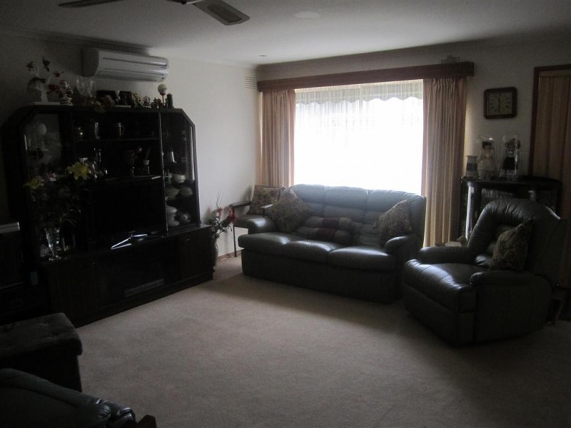 7 CARNOUSTIE DRIVE, Sunbury VIC 3429