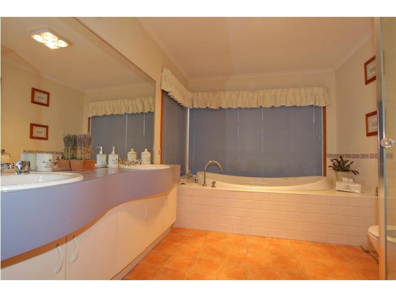 29 Fullwood Drive, Sunbury VIC 3429