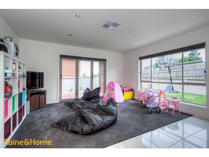 27 Sassafras Drive, Sunbury VIC 3429