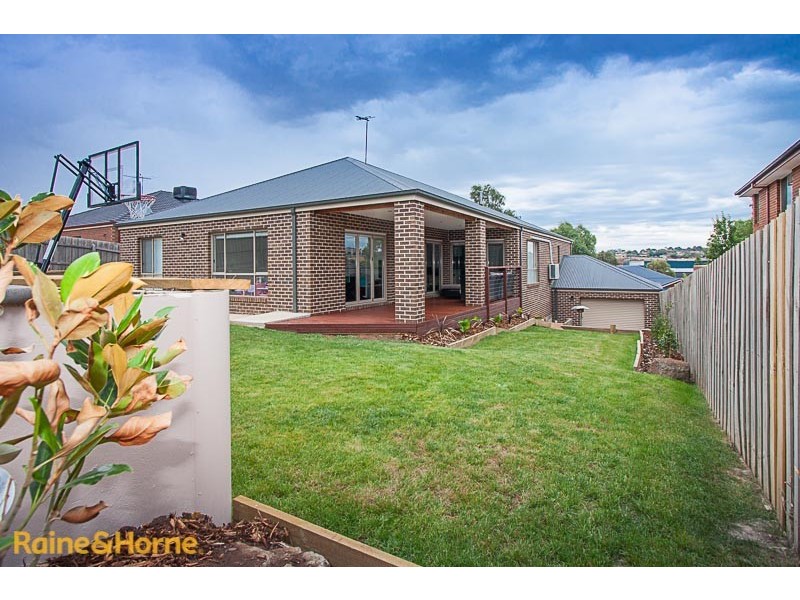 27 Sassafras Drive, Sunbury VIC 3429