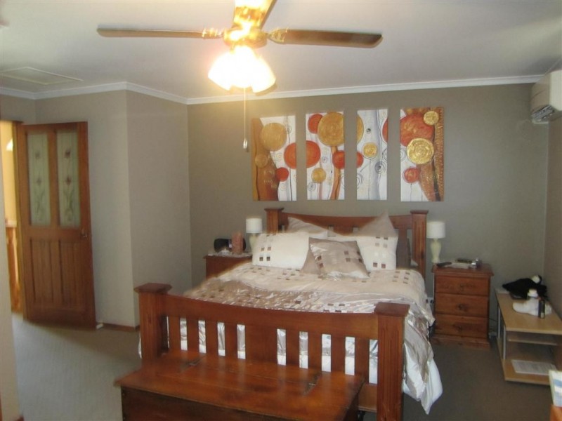 5 OLSON PLACE, Sunbury VIC 3429