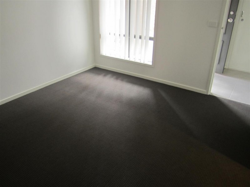 2/5 HENTY CRT, Sunbury VIC 3429