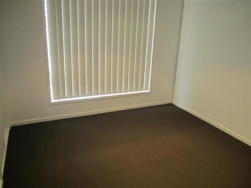 2/5 HENTY CRT, Sunbury VIC 3429