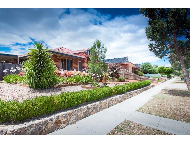 1 Claret Ash Drive, Sunbury VIC 3429
