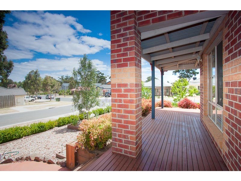 1 Claret Ash Drive, Sunbury VIC 3429