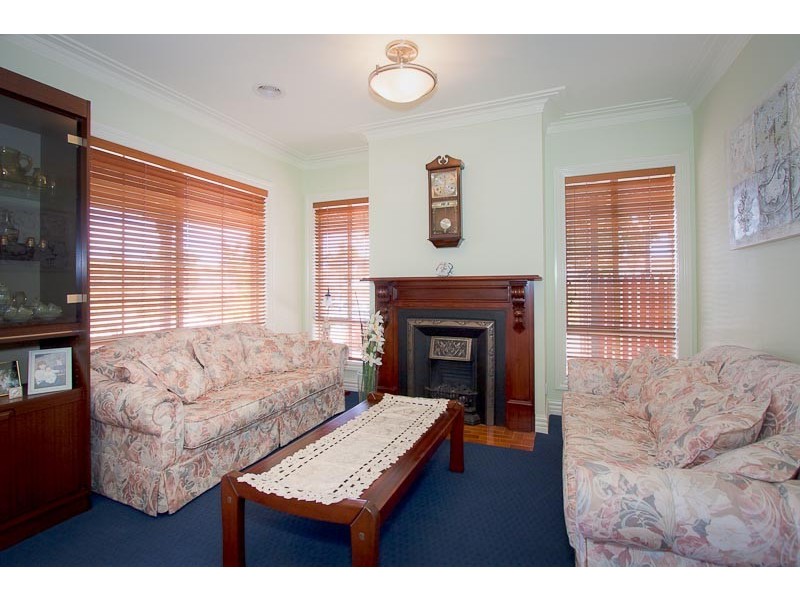 1 Claret Ash Drive, Sunbury VIC 3429