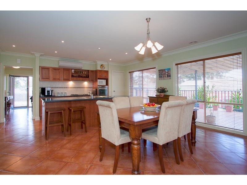 1 Claret Ash Drive, Sunbury VIC 3429