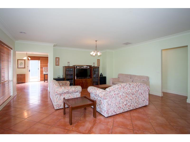 1 Claret Ash Drive, Sunbury VIC 3429