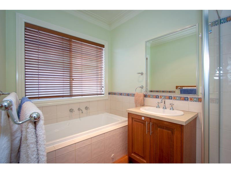 1 Claret Ash Drive, Sunbury VIC 3429