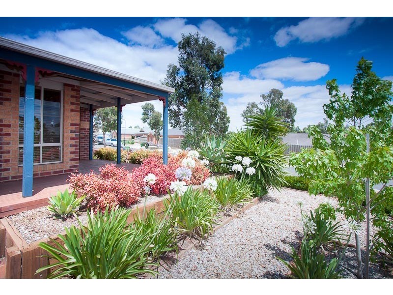 1 Claret Ash Drive, Sunbury VIC 3429