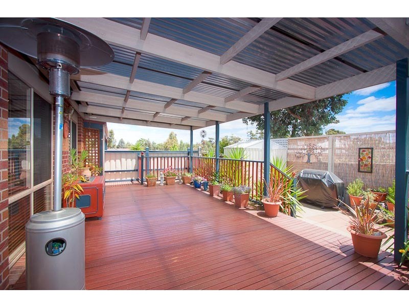 1 Claret Ash Drive, Sunbury VIC 3429