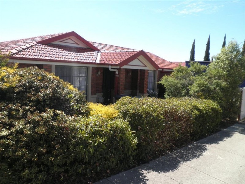 24 HEATHERBRAE CRESCENT, Sunbury VIC 3429