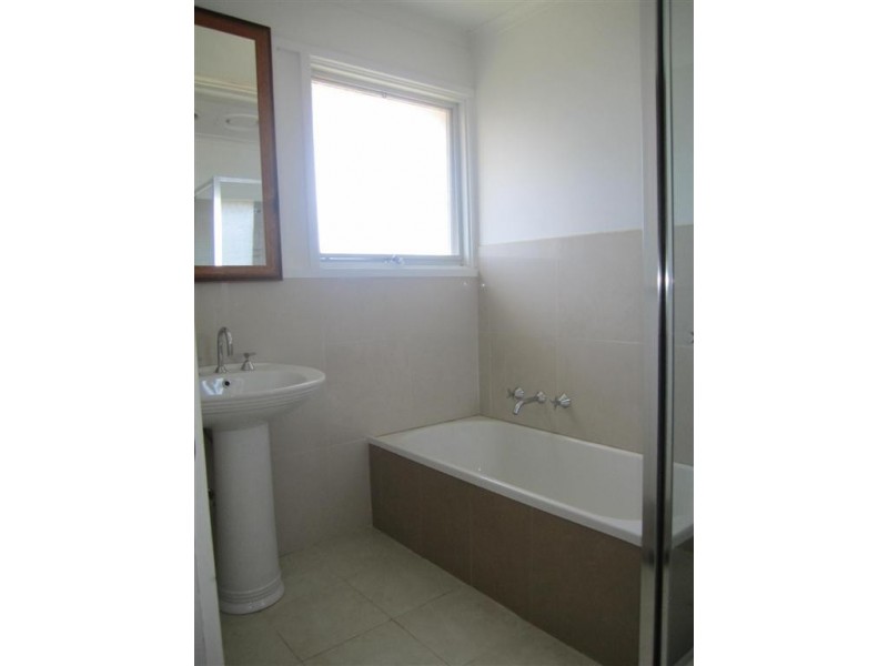 2 DRYSDALE STREET, Sunbury VIC 3429