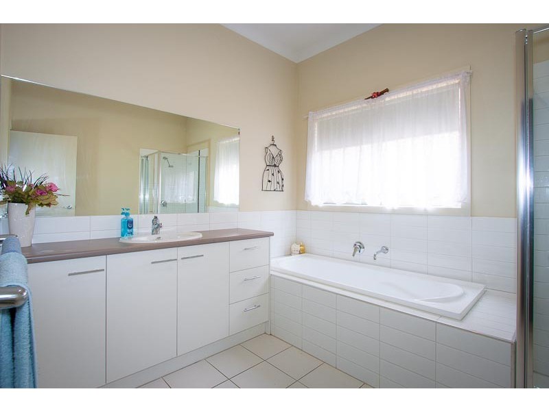 36 Baggygreen Street, Sunbury VIC 3429