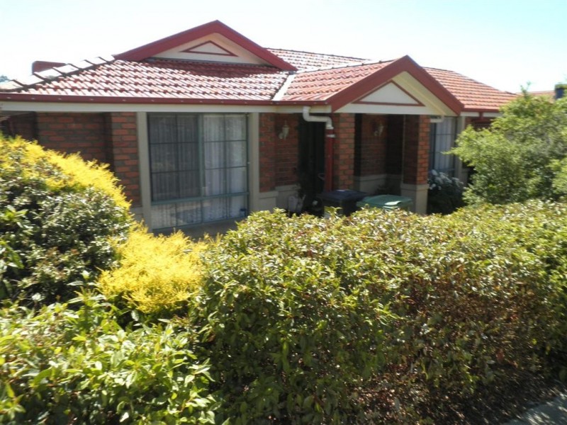 24 HEATHERBRAE CRESCENT, Sunbury VIC 3429
