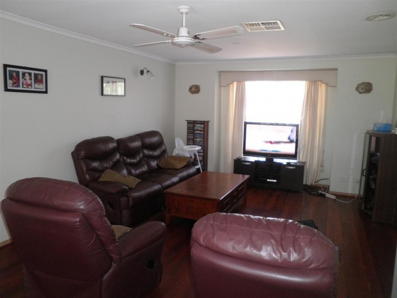 24 HEATHERBRAE CRESCENT, Sunbury VIC 3429