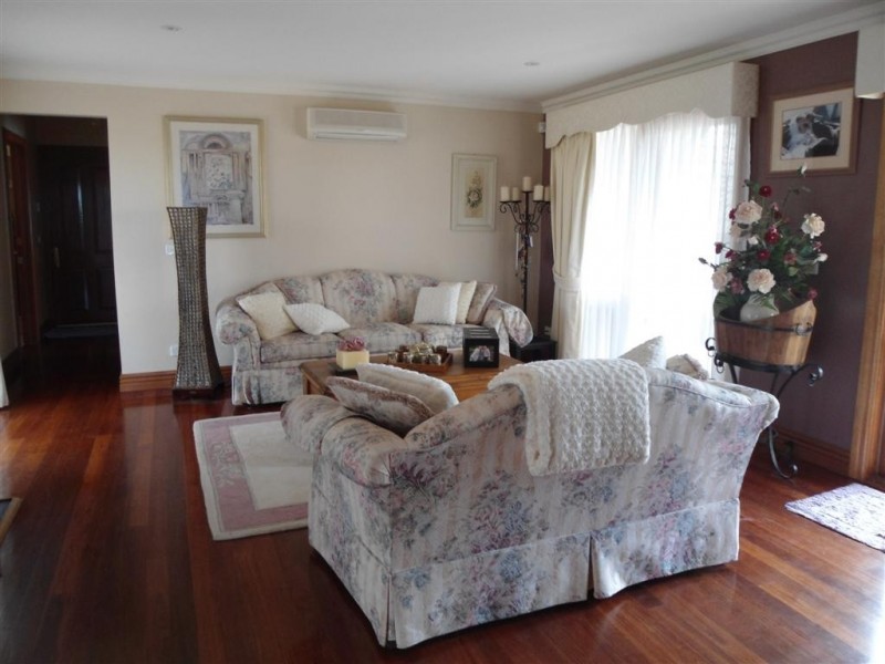 6 MARSHALL CLOSE, Sunbury VIC 3429