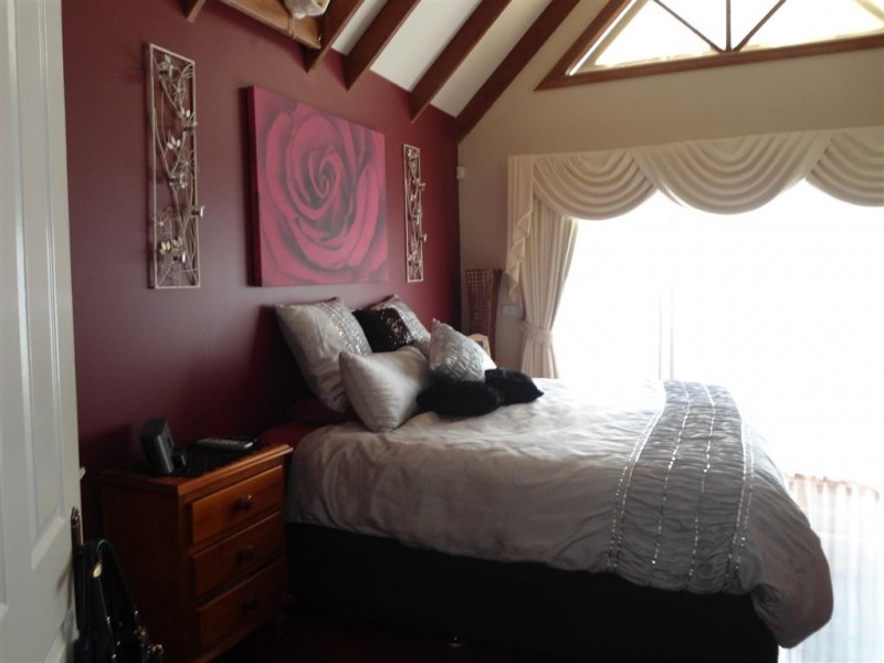 6 MARSHALL CLOSE, Sunbury VIC 3429