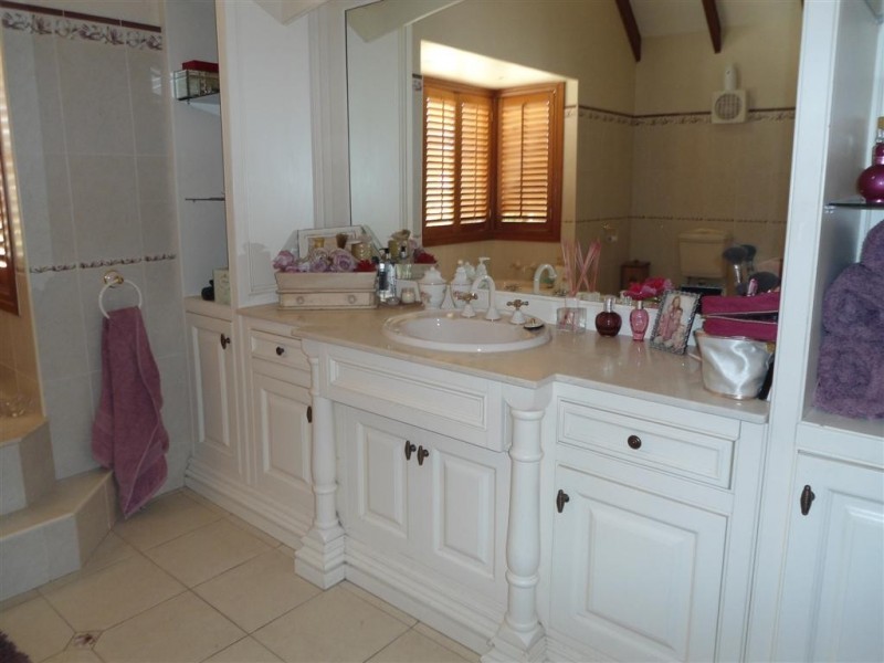 6 MARSHALL CLOSE, Sunbury VIC 3429