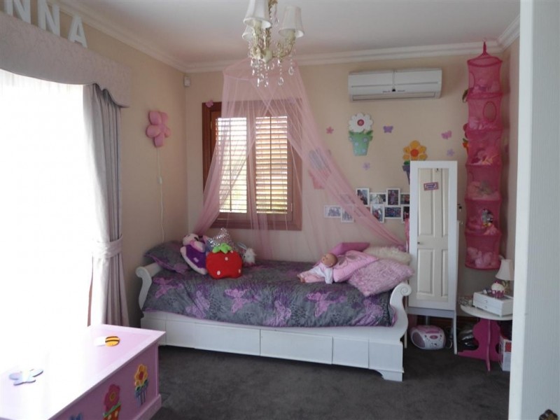 6 MARSHALL CLOSE, Sunbury VIC 3429