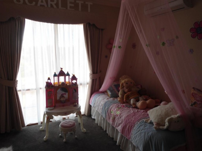 6 MARSHALL CLOSE, Sunbury VIC 3429