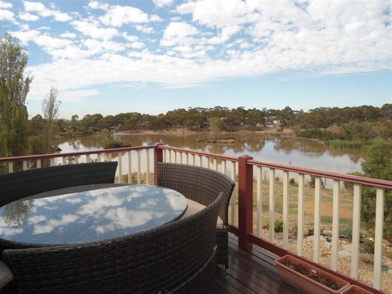 6 MARSHALL CLOSE, Sunbury VIC 3429