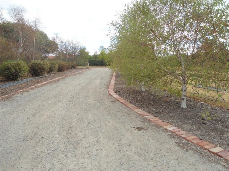 6 MARSHALL CLOSE, Sunbury VIC 3429