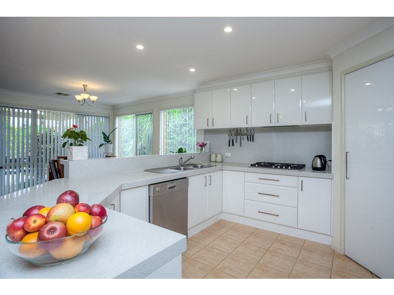 17 Semillon Crt, Sunbury VIC 3429