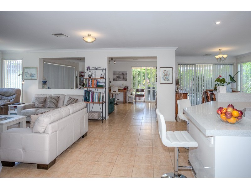 17 Semillon Crt, Sunbury VIC 3429